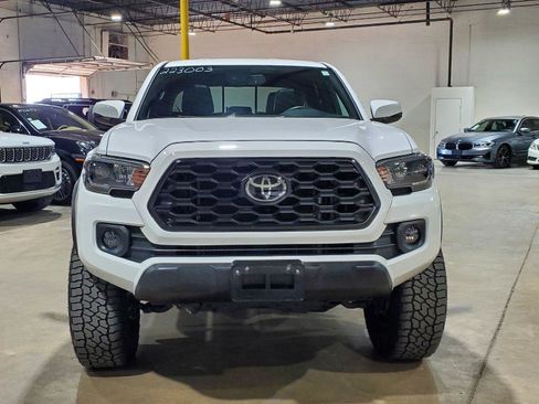 Used 2020 Toyota Tacoma TRD Off-Road image 2