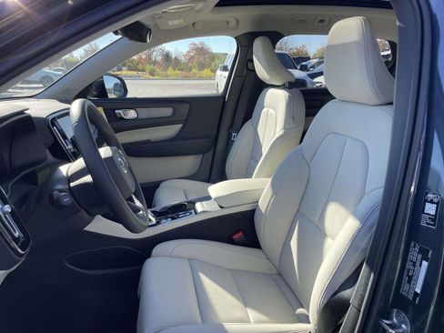 New 2026 Volvo XC40 B4 Plus w/ Protection Package Premier image 8