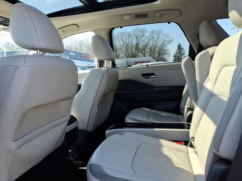 Certified 2024 Nissan Pathfinder SL w/ SL Premium Package image 18