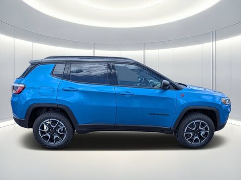 New 2026 Jeep Compass Trailhawk w/ Sun, Sound & Navigation Group AWD/4WD image 3