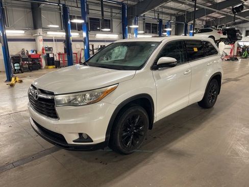 Used 2015 Toyota Highlander XLE image 1