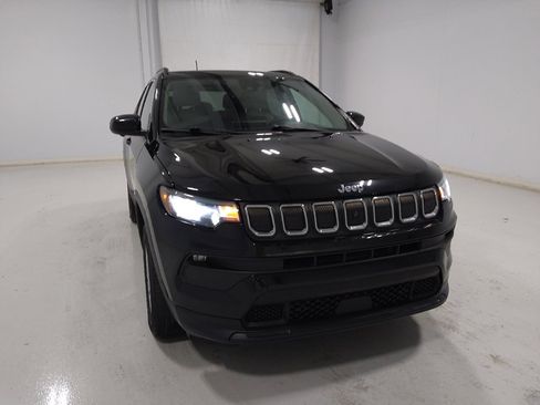 Used 2022 Jeep Compass Latitude w/ Sun and Sound Group AWD/4WD image 14