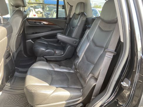Used 2018 Cadillac Escalade Luxury image 18