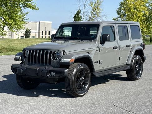 Used 2022 Jeep Wrangler Unlimited Sahara AWD/4WD image 28