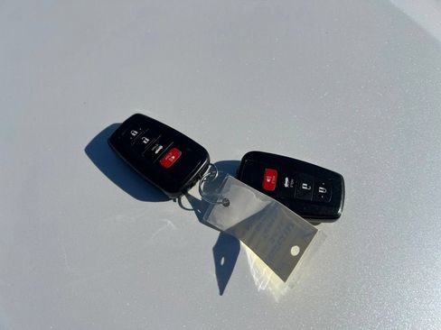 Used 2022 Toyota Camry XSE w/ Carpet Mat Package (TMS) FWD image 14