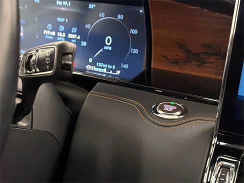 Used 2023 Lincoln Navigator Black Label image 33