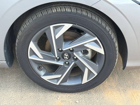 Certified 2025 Hyundai Elantra Sport FWD image 12