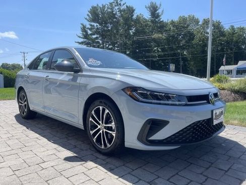 Used 2025 Volkswagen Jetta Sport FWD image 4