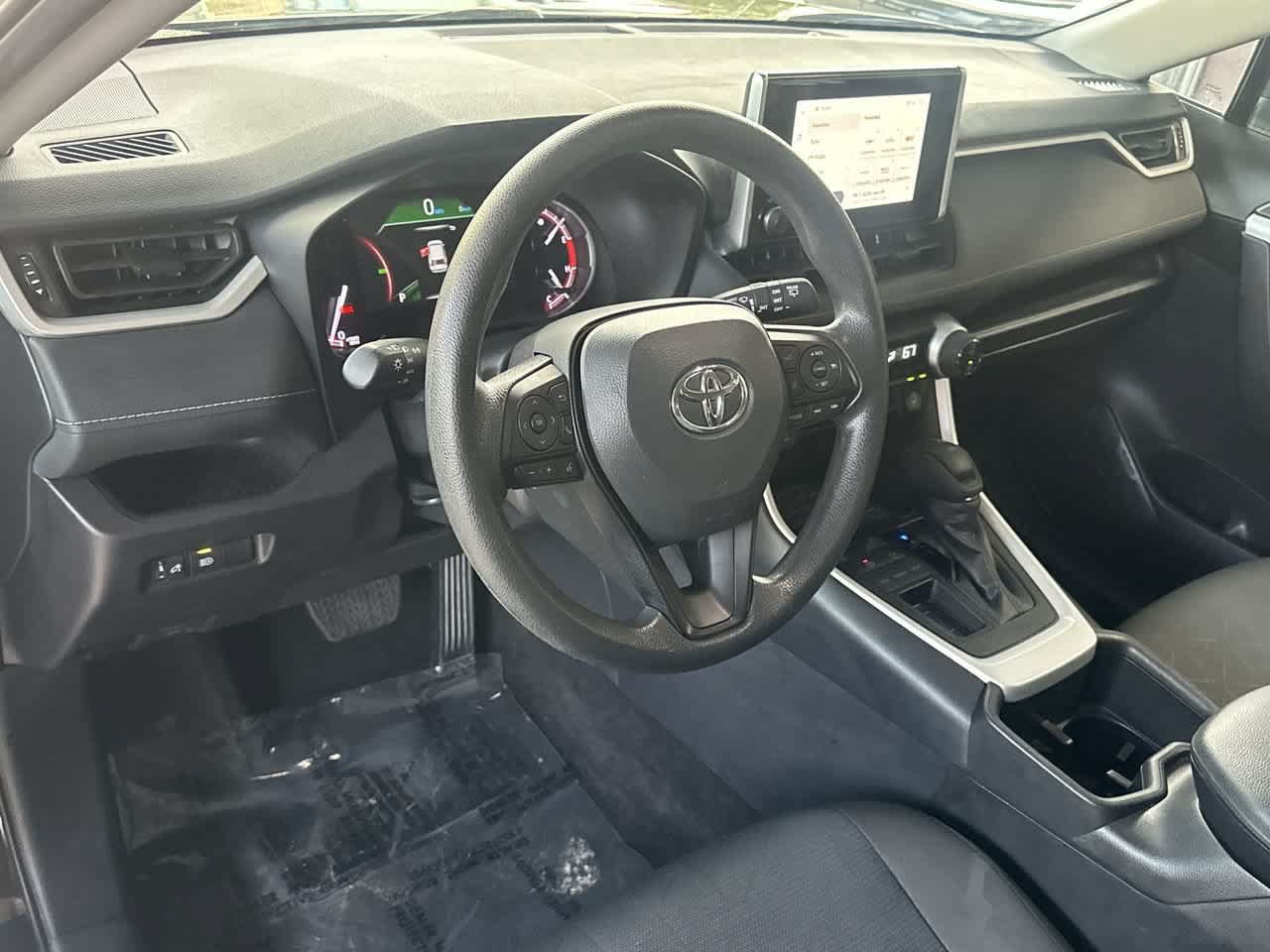 Used 2025 Toyota RAV4 XLE FWD image 13