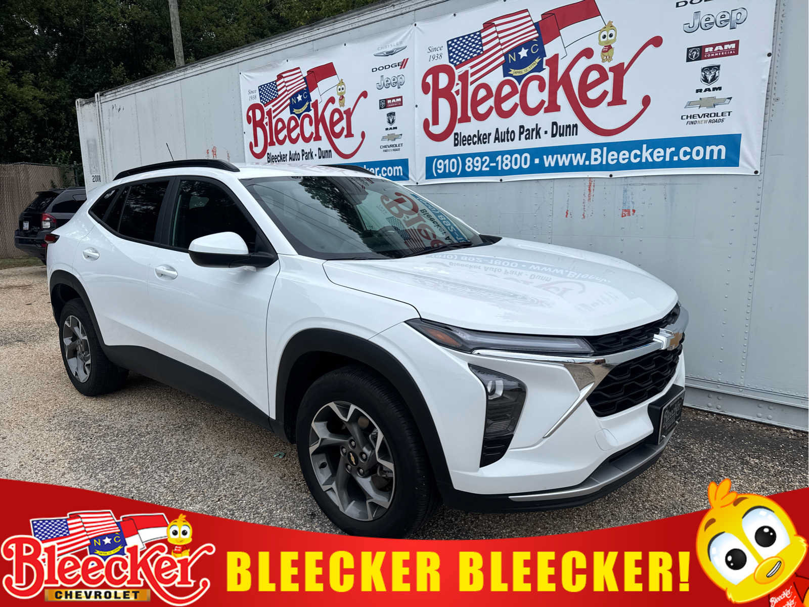 Used 2025 Chevrolet Trax LT FWD image 1