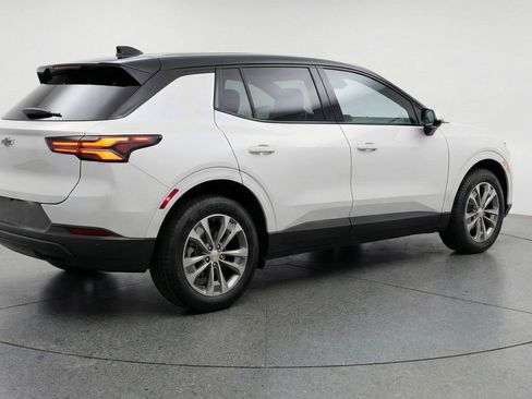 Used 2025 Chevrolet Equinox LT FWD image 9