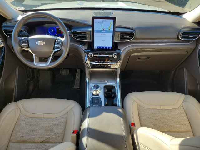 Certified 2023 Ford Explorer Platinum w/ Technology Package AWD/4WD image 31
