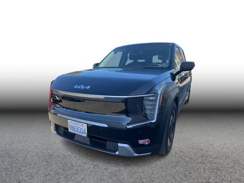 Certified 2024 Kia EV9 Light Long Range RWD image 1