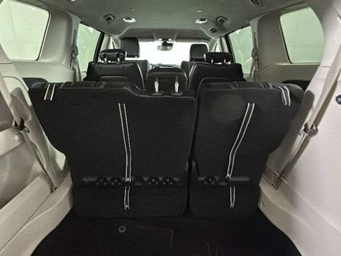 Used 2023 Chrysler Pacifica Touring-L FWD image 29