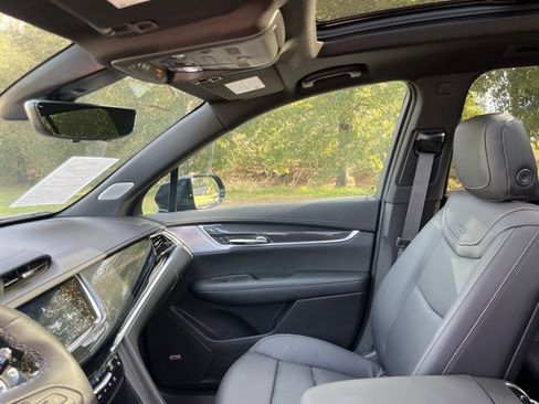 Certified 2024 Cadillac XT6 Sport w/ Technology Package image 18