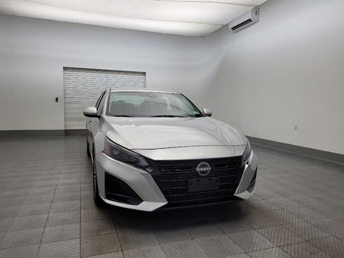 Used 2023 Nissan Altima 2.5 SV image 14