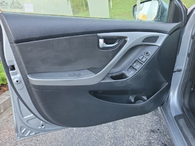 Used 2015 Hyundai Elantra Limited w/ Option Group 05 FWD image 15