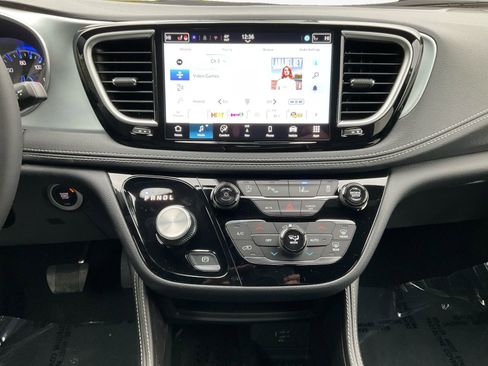 New 2026 Chrysler Pacifica Limited w/ S Appearance Package image 11