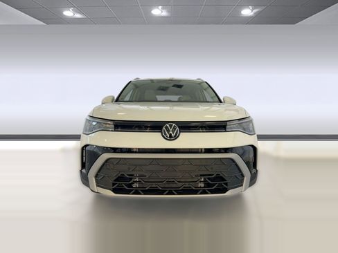 New 2026 Volkswagen Taos SE image 6