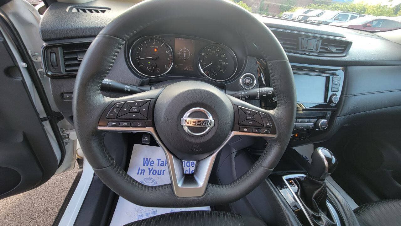 Used 2018 Nissan Rogue SV w/ Premium Package AWD/4WD image 14