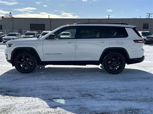 Used 2021 Jeep Grand Cherokee L Laredo image 10