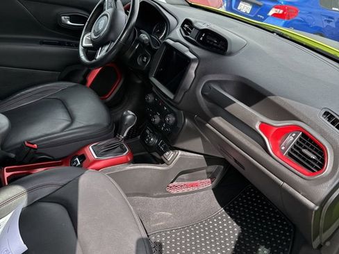 Used 2018 Jeep Renegade Trailhawk image 5