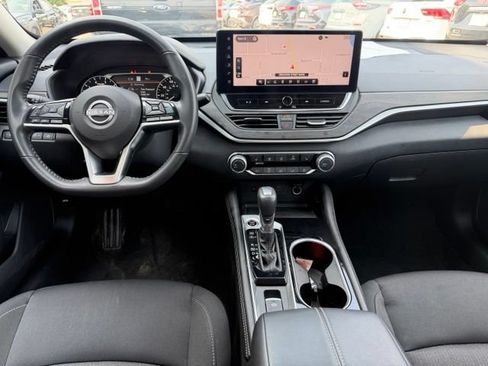 Used 2023 Nissan Altima 2.5 SV w/ SV Premium Package AWD/4WD image 13