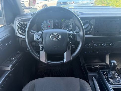 Used 2018 Toyota Tacoma TRD Sport w/ Technology Package AWD/4WD image 18