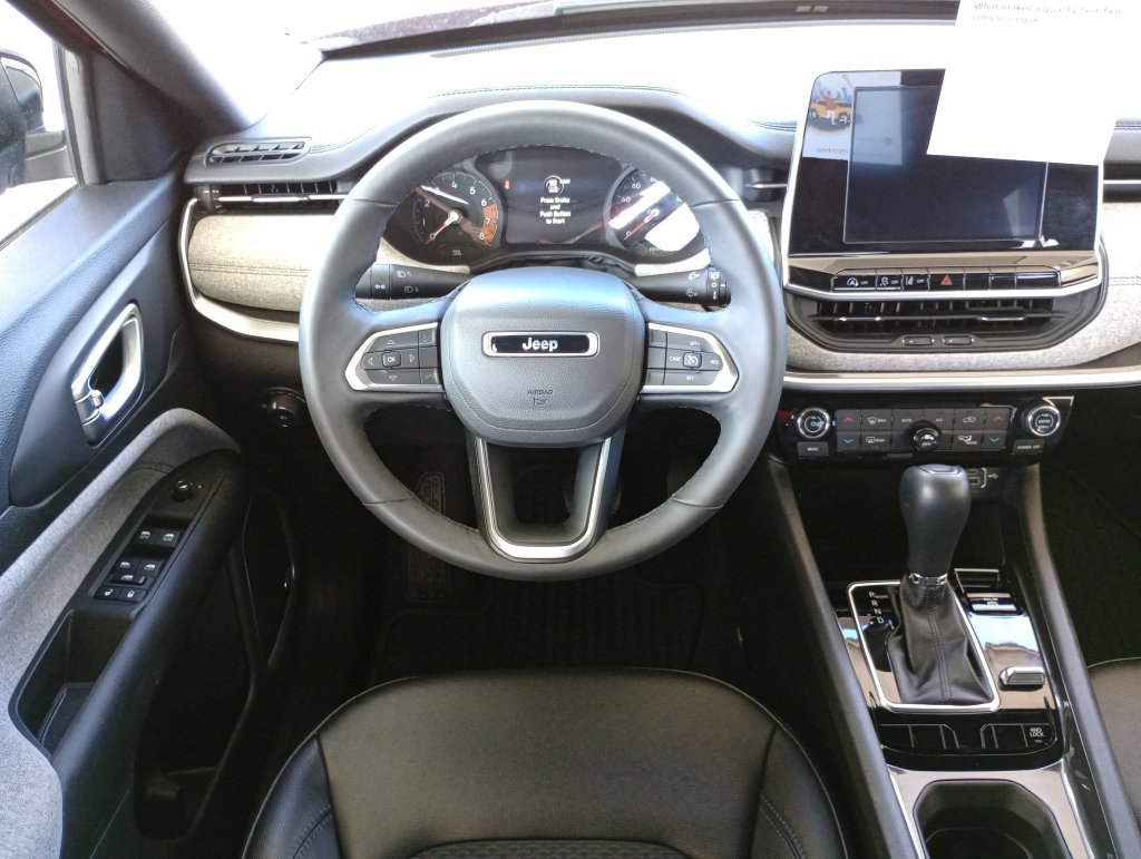 Used 2025 Jeep Compass Latitude w/ Sun & Sound Group AWD/4WD image 13