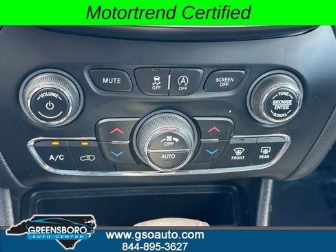 Used 2019 Jeep Cherokee Limited AWD/4WD image 32