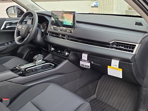 New 2026 Mitsubishi Outlander ES FWD image 31
