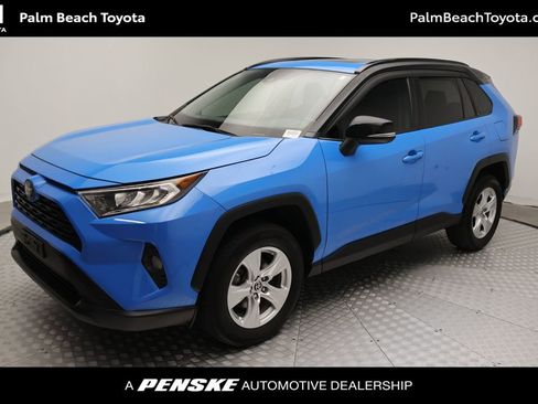 Used 2019 Toyota RAV4 XLE w/ Convenience Package FWD image 1