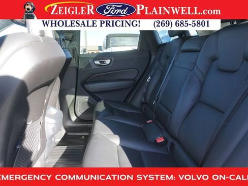 Used 2018 Volvo XC60 T6 Momentum w/ Advanced Package image 12