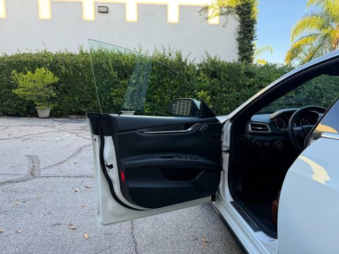 Used 2017 Maserati Ghibli image 9