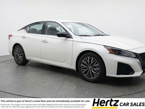 Used 2025 Nissan Altima 2.5 SV image 1