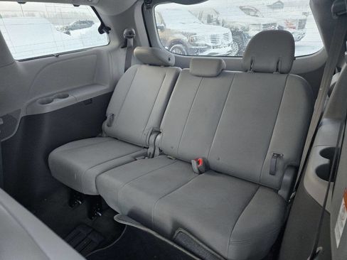 Used 2018 Toyota Sienna XLE image 8