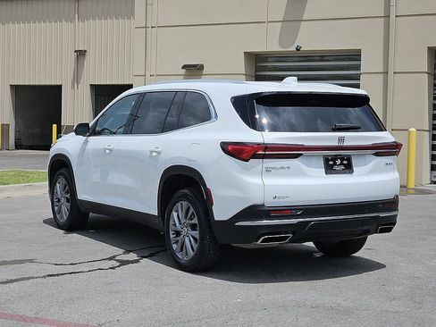 Used 2025 Buick Enclave Preferred AWD/4WD image 3