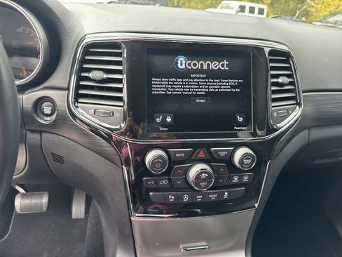 Certified 2021 Jeep Grand Cherokee Laredo X image 21