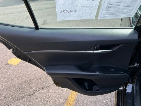 Used 2018 Toyota Camry LE image 28