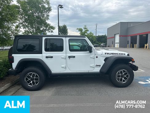 Used 2025 Jeep Wrangler Unlimited Rubicon AWD/4WD image 7