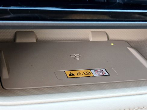 Used 2023 Toyota Highlander XLE image 21