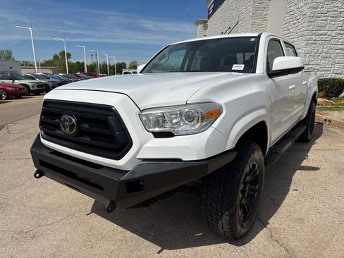 Used 2020 Toyota Tacoma SR image 3