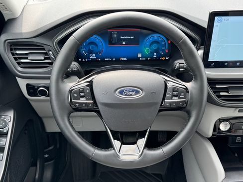 Used 2025 Ford Escape Active w/ Active Premium Tech Pack AWD/4WD image 14