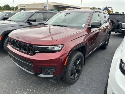 New 2025 Jeep Grand Cherokee L Altitude AWD/4WD image 1