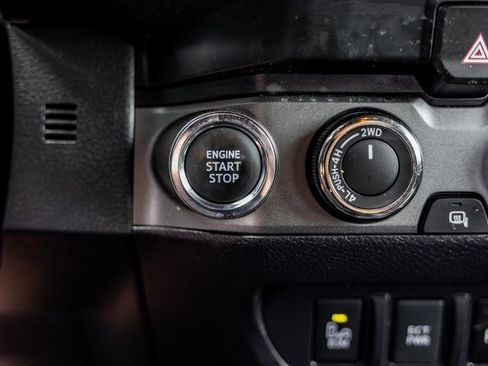 Used 2022 Toyota Tacoma TRD Sport w/ Technology Package image 16