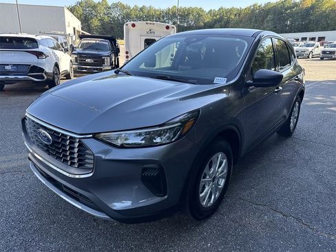 Used 2025 Ford Escape Active image 3