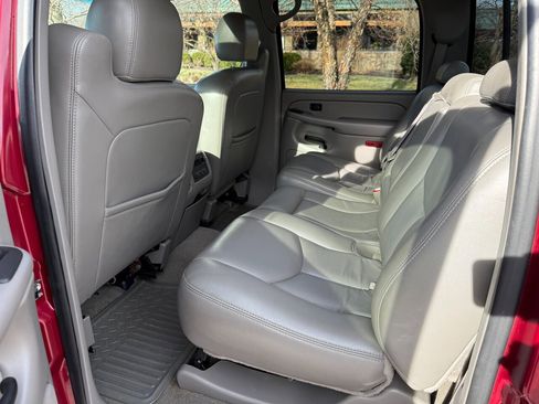 Used 2005 Chevrolet Silverado 2500 LT w/ Heavy-Duty Power Package image 11