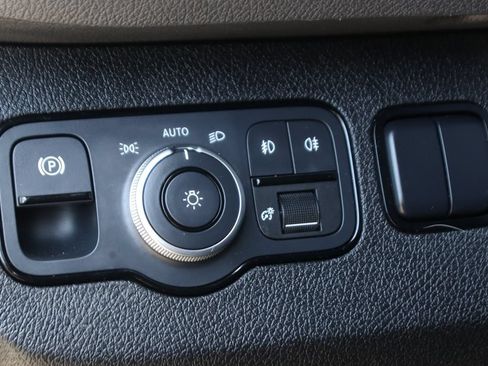 Used 2023 Mercedes-Benz Sprinter 2500 image 24