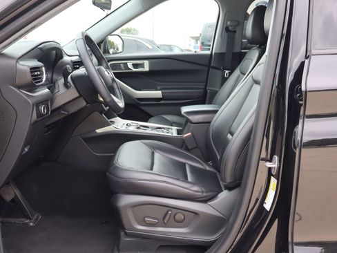 Used 2023 Ford Explorer XLT w/ Equipment Group 202A image 10