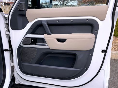 Used 2020 Land Rover Defender 110 SE image 22